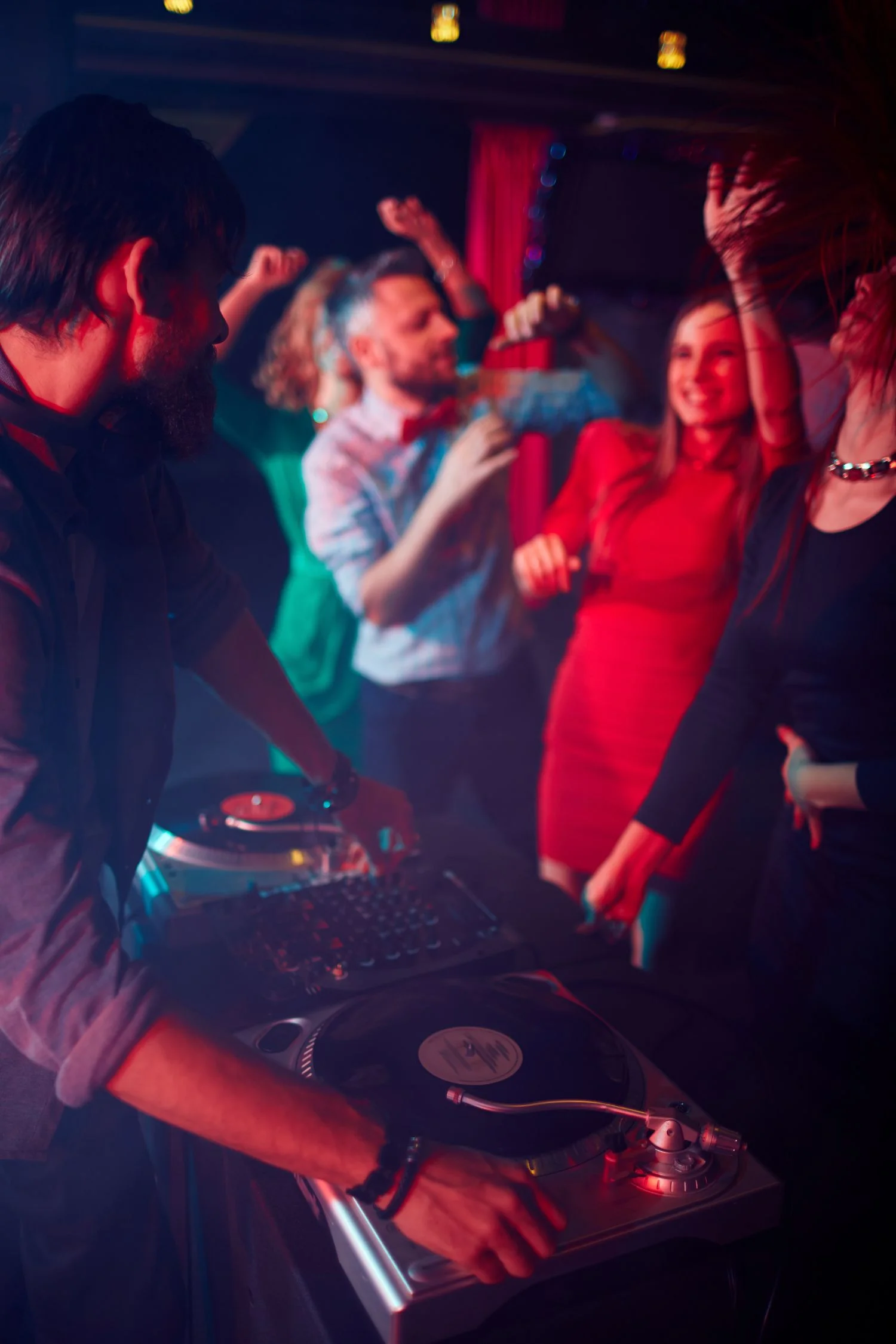 dj en pista de baile